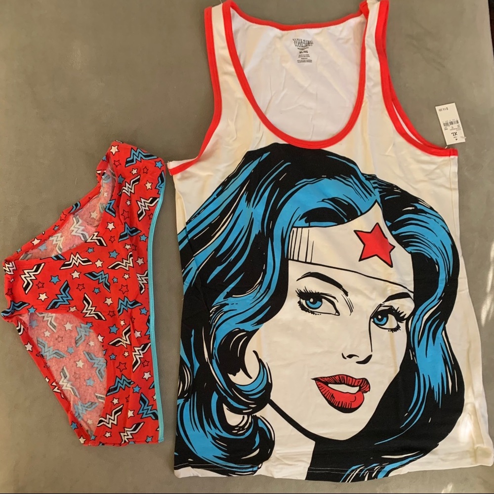 Wonder Woman Women’s 2-PC Cami & Panty Set